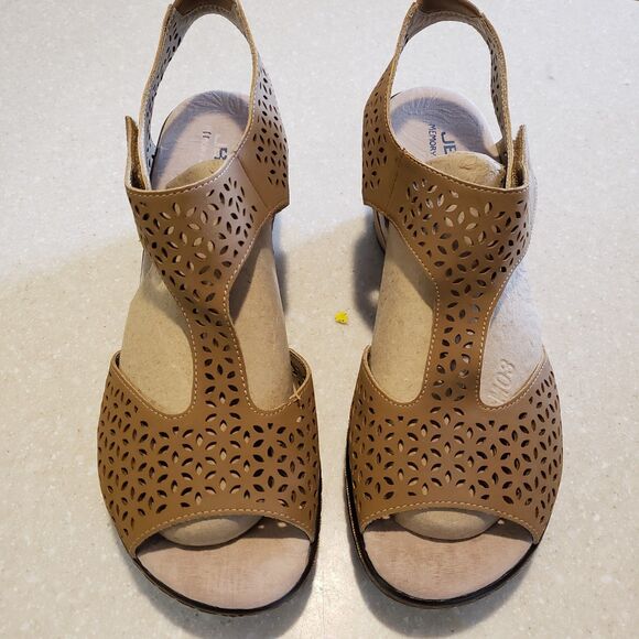 JBU By Jambu Women’s Chloe Peep Toe T-Strap Vegan Wedges Memory Foam Sz 10 - Picture 2 of 8